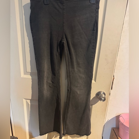 We The Free Pull On Faded Black Flare Jeans 28 - Picture 2 of 14
